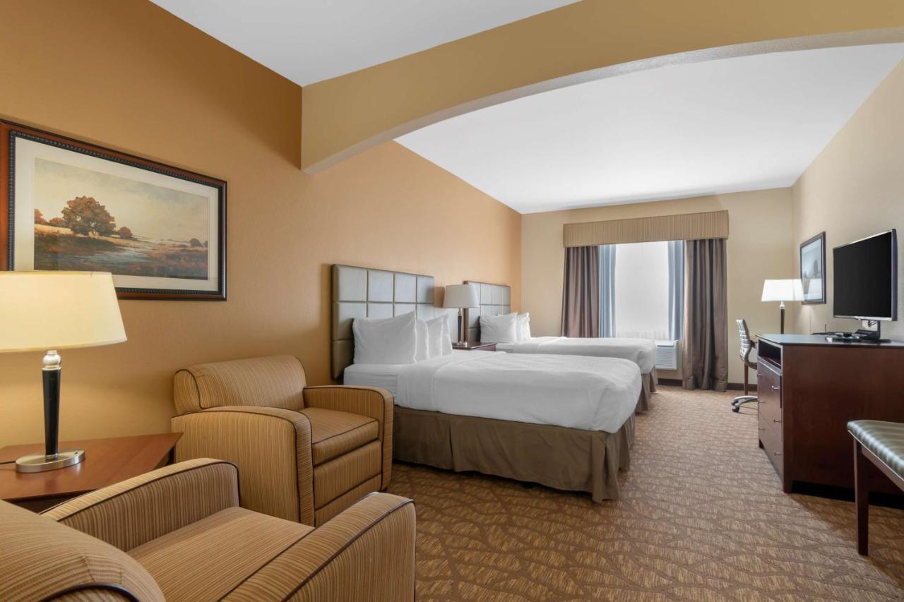 Best Western Plus Butterfield Inn Hays Exterior photo