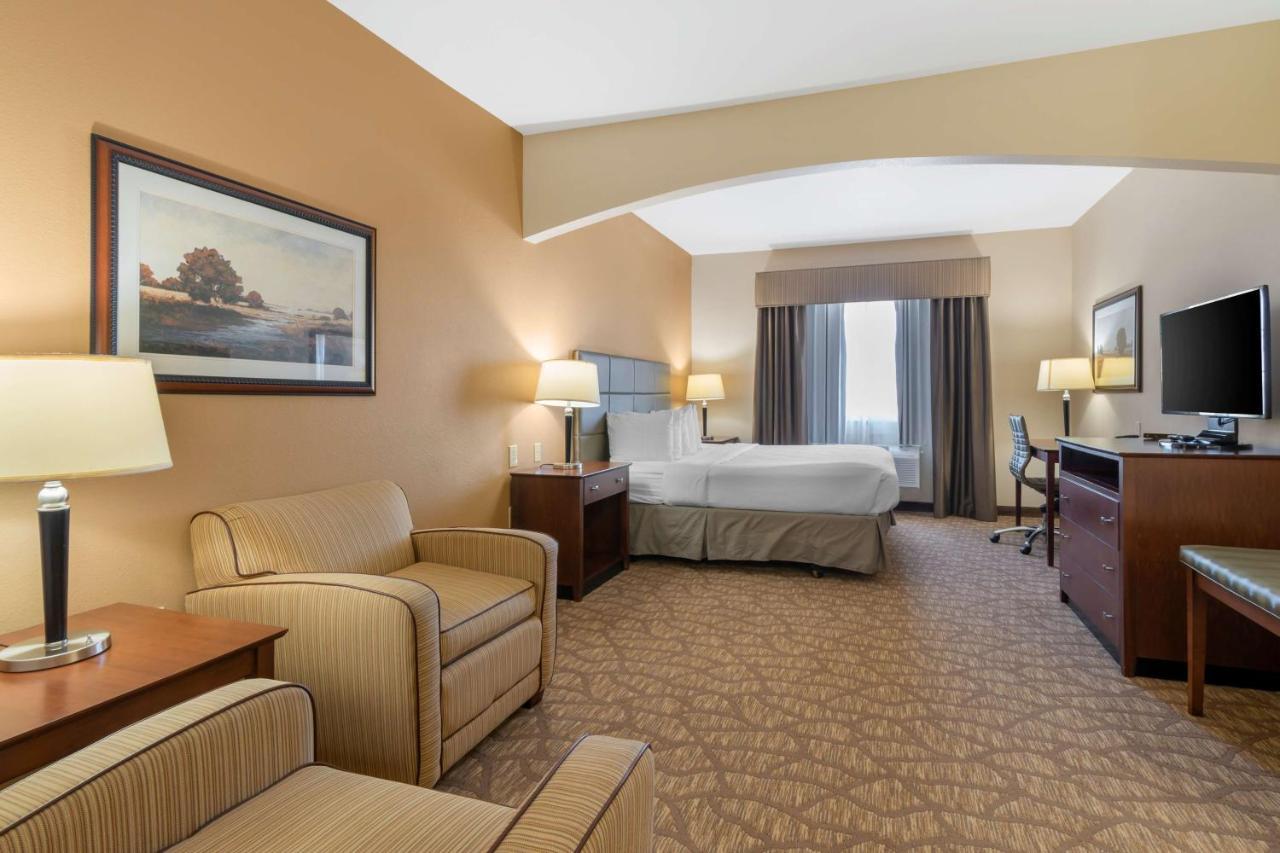 Best Western Plus Butterfield Inn Hays Exterior photo