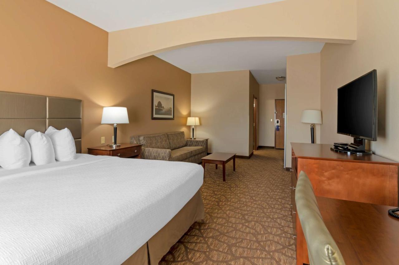 Best Western Plus Butterfield Inn Hays Exterior photo